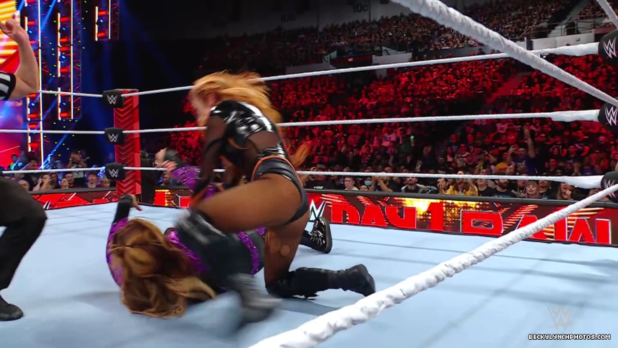 WWE_Raw_01_01_24_Becky_vs_Nia_mp40470.jpg