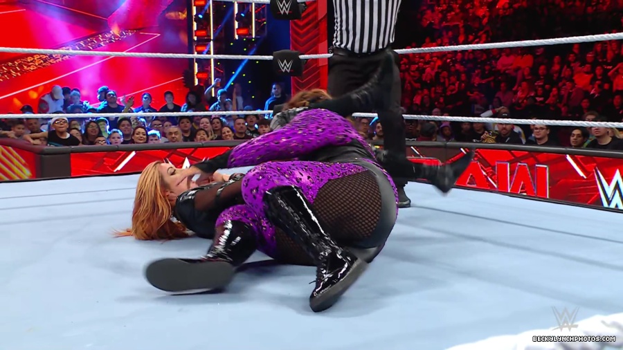 WWE_Raw_01_01_24_Becky_vs_Nia_mp40495.jpg