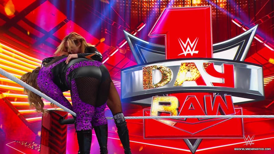 WWE_Raw_01_01_24_Becky_vs_Nia_mp40565.jpg