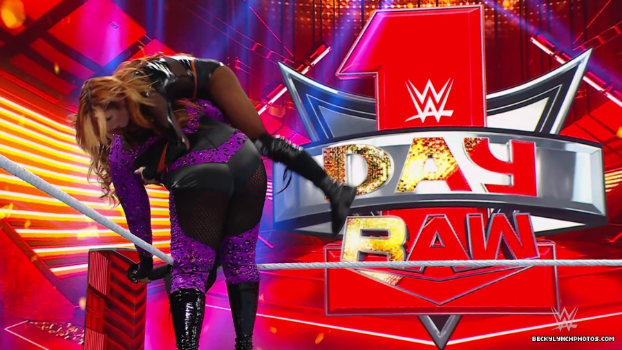 WWE_Raw_01_01_24_Becky_vs_Nia_mp40567.jpg