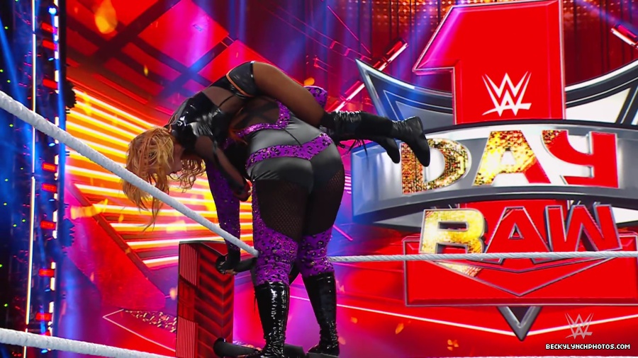 WWE_Raw_01_01_24_Becky_vs_Nia_mp40568.jpg