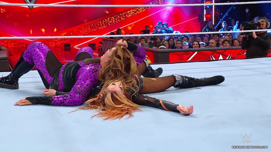 WWE_Raw_01_01_24_Becky_vs_Nia_mp40574.jpg