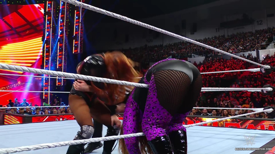 WWE_Raw_01_01_24_Becky_vs_Nia_mp40625.jpg