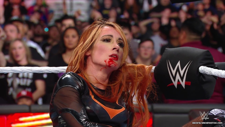 WWE_Raw_01_01_24_Becky_vs_Nia_mp40669.jpg