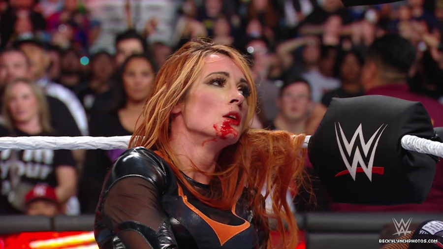 WWE_Raw_01_01_24_Becky_vs_Nia_mp40670.jpg