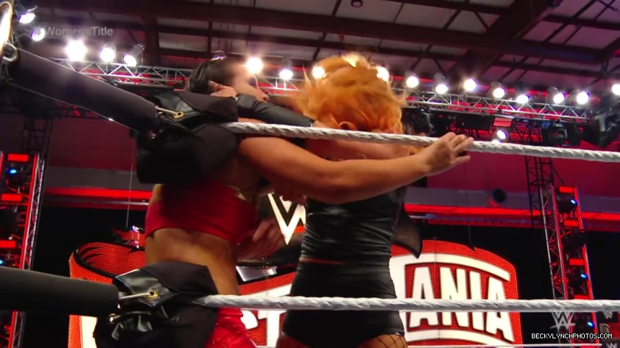 pfa-wwe_wrestlemania36_p1_720p_mkv6933.jpg