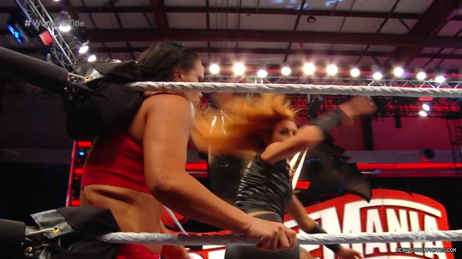 pfa-wwe_wrestlemania36_p1_720p_mkv6935.jpg