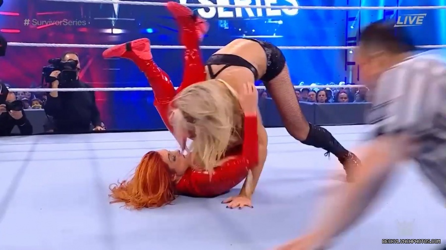 SURVIVOR_SERIES_2021_NOV__212C_2021_-_Becky_vs_Charlotte_1299.jpg