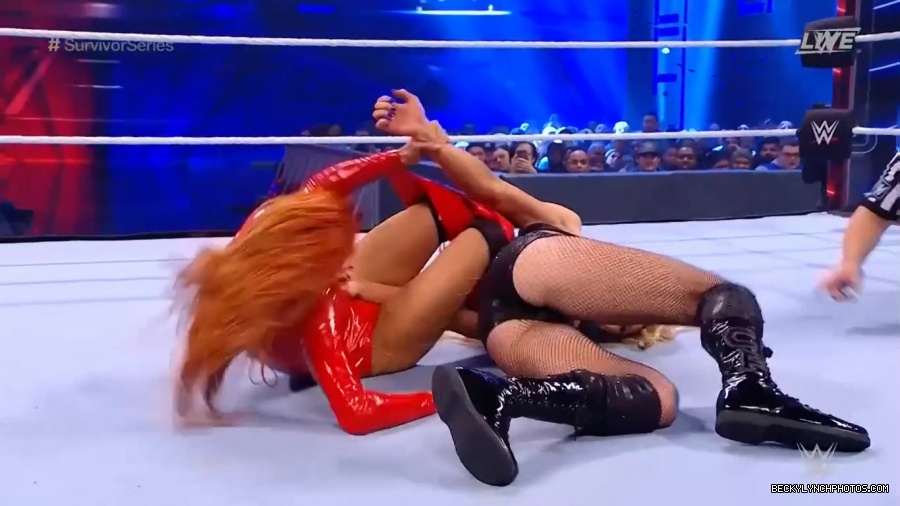 SURVIVOR_SERIES_2021_NOV__212C_2021_-_Becky_vs_Charlotte_2029.jpg