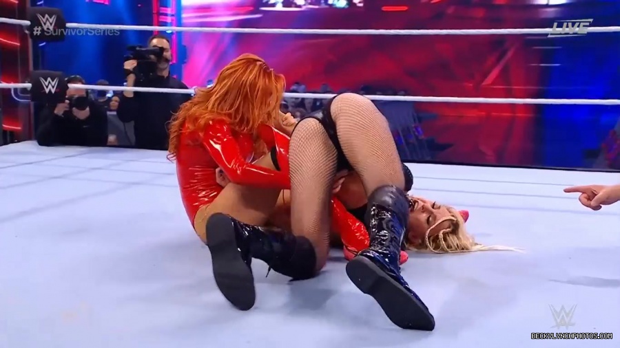 SURVIVOR_SERIES_2021_NOV__212C_2021_-_Becky_vs_Charlotte_2036.jpg