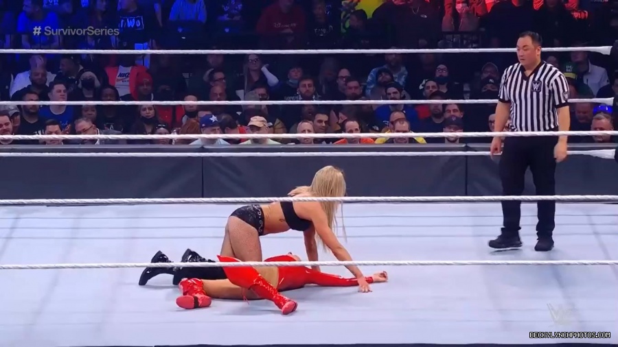 SURVIVOR_SERIES_2021_NOV__212C_2021_-_Becky_vs_Charlotte_2119.jpg