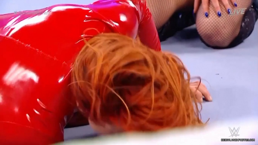 SURVIVOR_SERIES_2021_NOV__212C_2021_-_Becky_vs_Charlotte_2159.jpg