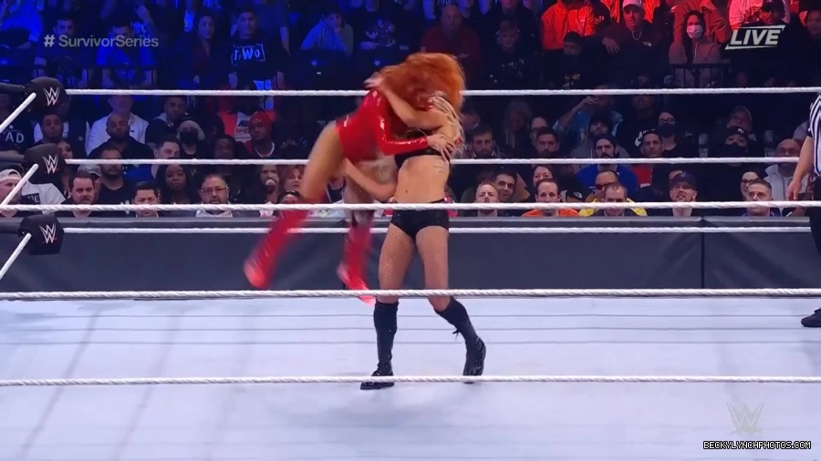 SURVIVOR_SERIES_2021_NOV__212C_2021_-_Becky_vs_Charlotte_2309.jpg