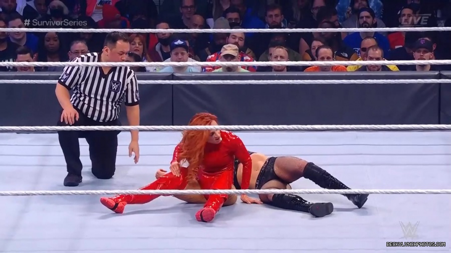 SURVIVOR_SERIES_2021_NOV__212C_2021_-_Becky_vs_Charlotte_2369.jpg